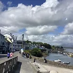 Retreats Quayside Luxury Roundstone