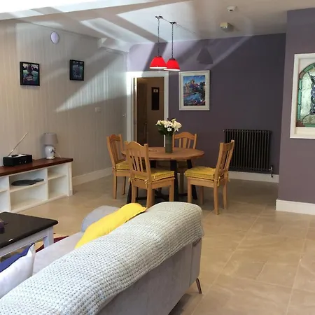 Retreats Quayside Luxury Roundstone