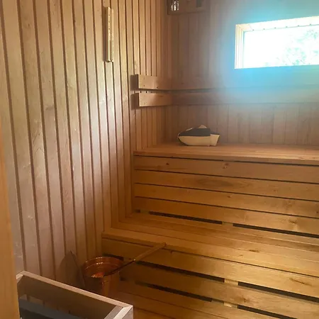 Retreats Quayside Luxury * 라운드스톤