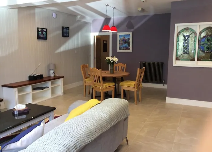 Retreats Quayside Luxury Roundstone