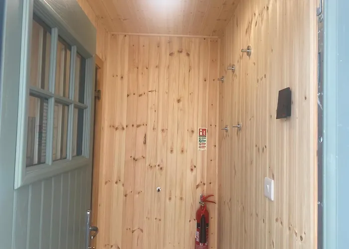 Retreats Quayside Luxury *