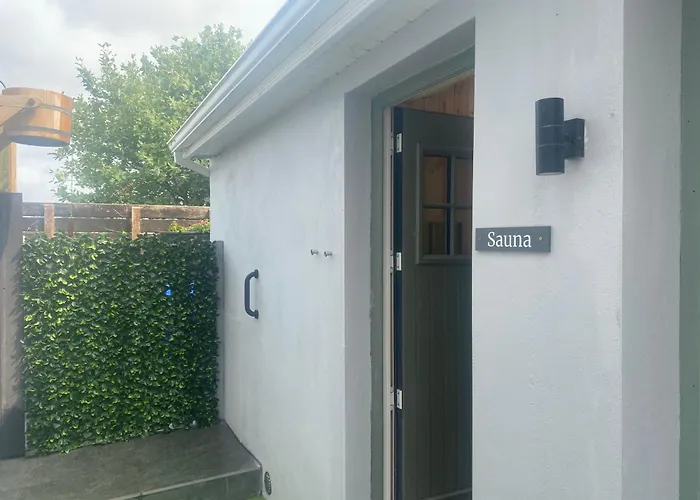 Retreats Quayside Luxury Roundstone